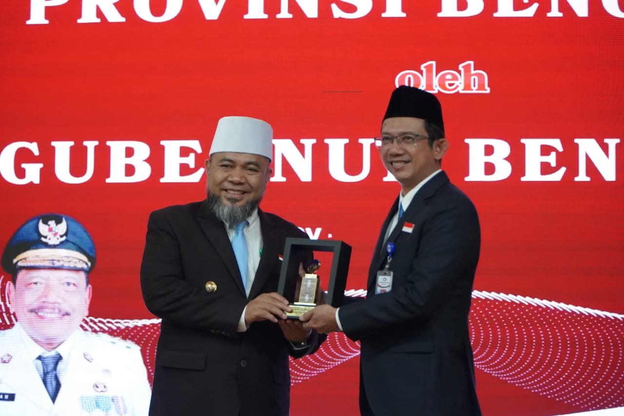 Gubernur Helmi Hasan