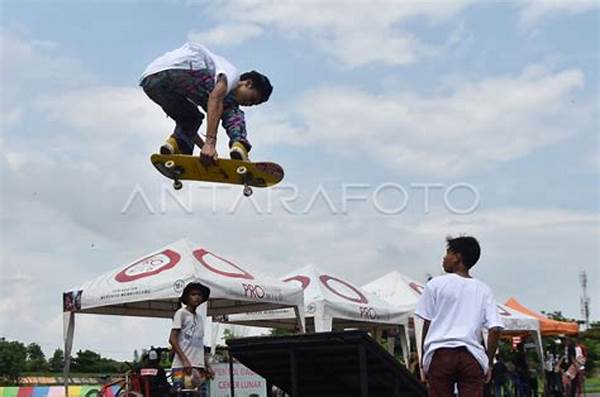 Olahraga Extreme! Komunitas Skateboard Bengkulu Gelar Kompetisi Terbesar Di Alun-alun!
